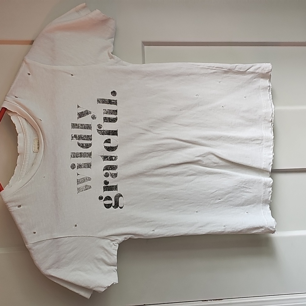 Modish Rebel distressed girls youth graphic tshirt sz XS. BUCKLE